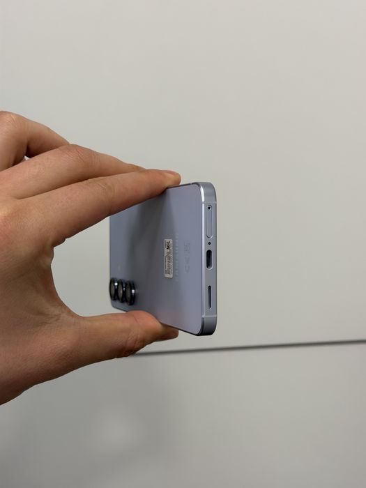 Продавам нов Samsung S25 256GB