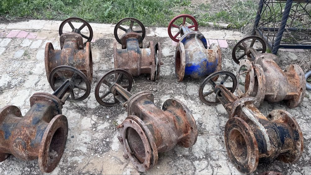 Задвижка  б/у 200.