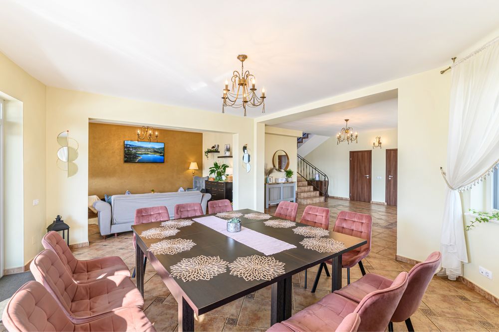 Vilă cu piscină încălzită si ciubăr la Brașov|10 persoane|Orchard Vila