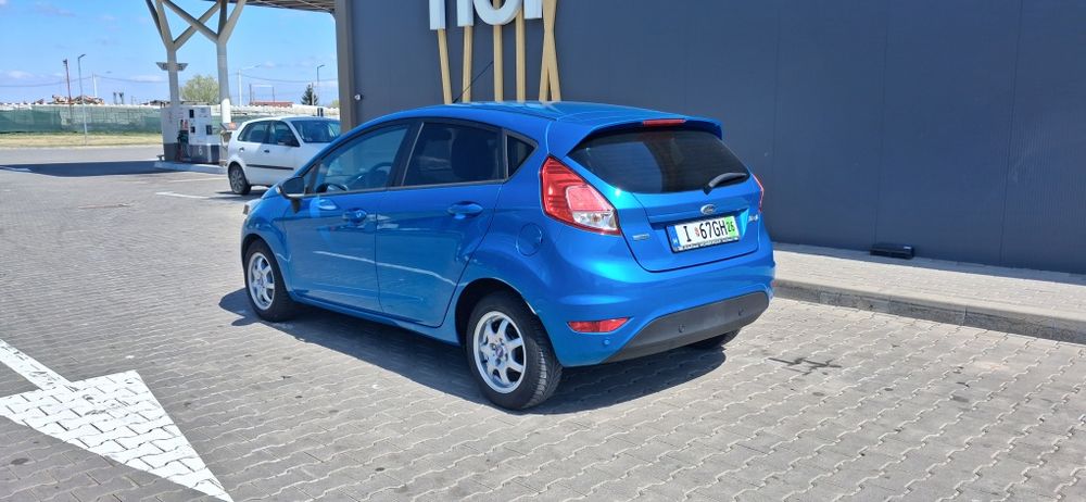 Vând Ford fiesta tutaniu