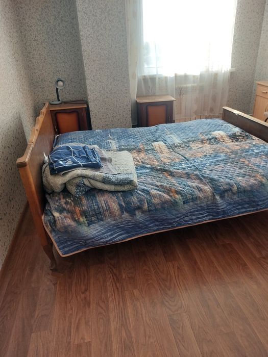 Кровать деревянная