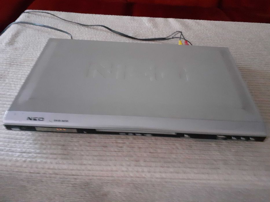 Видео плейър НЕО DVD 50 и 20 диска с филми