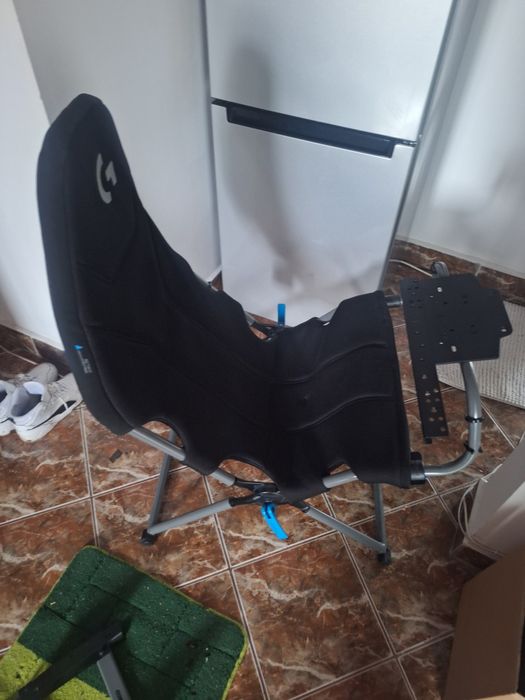 Logitech Cockpit Playseat Challenge X pentru simulatoare de condus