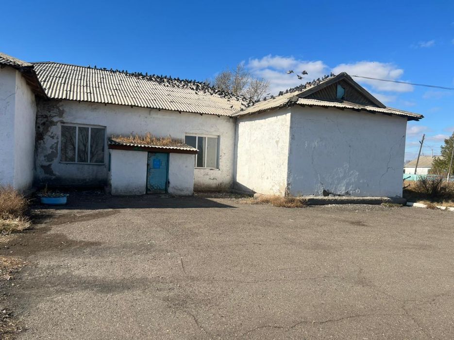 Продаётся здания с 50 соток земли