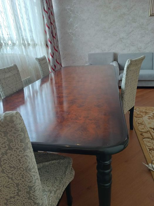 Стол большой для гостей