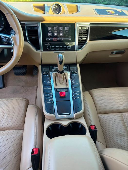 Porsche Macan Masina