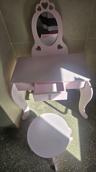 Masuța cu oglida pentru machiaj fetite