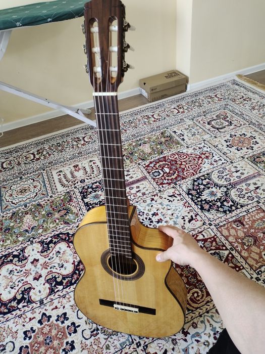 Продам электро-классическую гитару Cordoba Iberia Series GK Studio