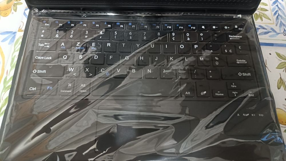 Husa cuTastatură pentru Samsung Galaxy Tab S10 Plus 2024, S9/S9FE Plus