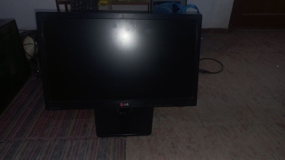 20 tali monitor sotiladi LG