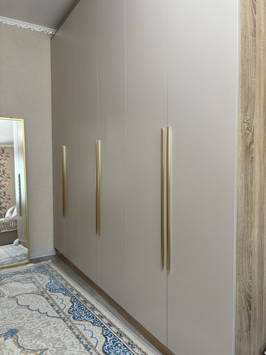 Шкаф серо-бежевый