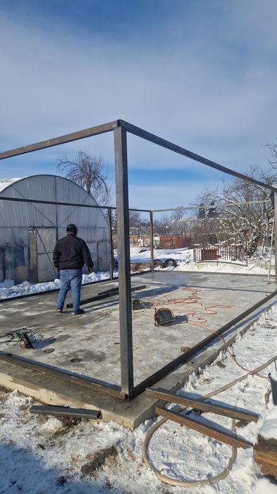 Executăm la comandă casă și cabane pe o structură metalică