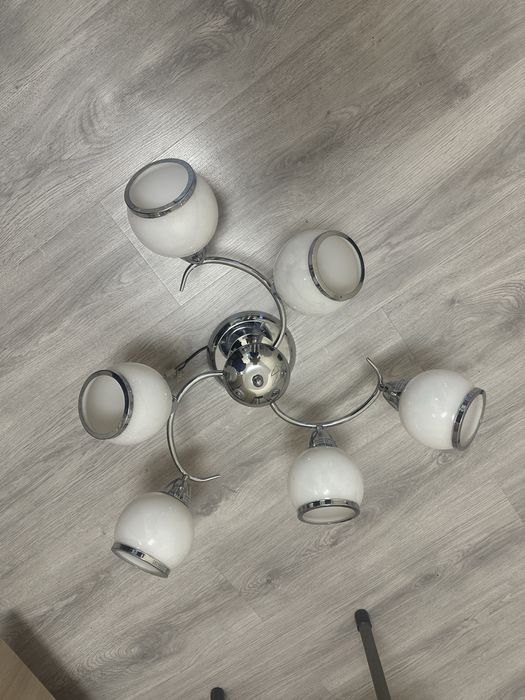 Люстра белая