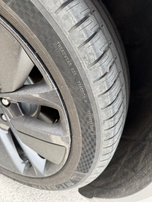 Шины на Li 265/45 R 21. Michelin