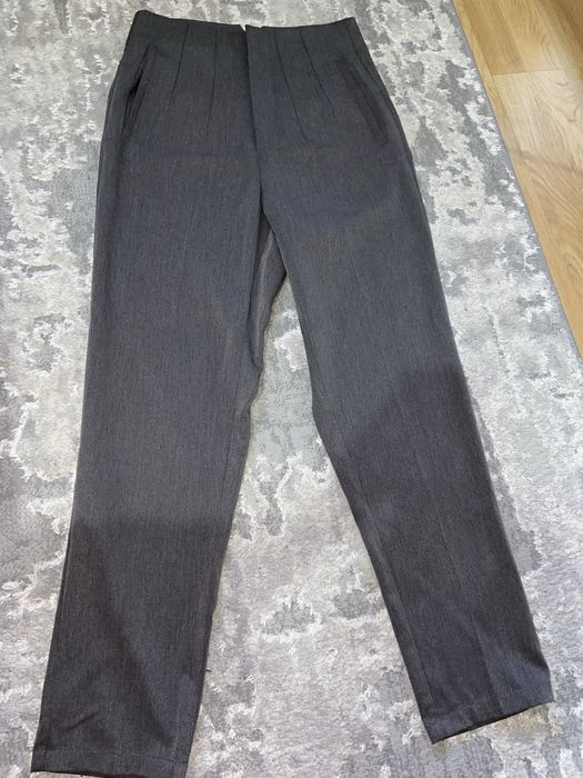 Pantaloni de costum gri închis