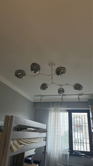 Люстра яркая большая