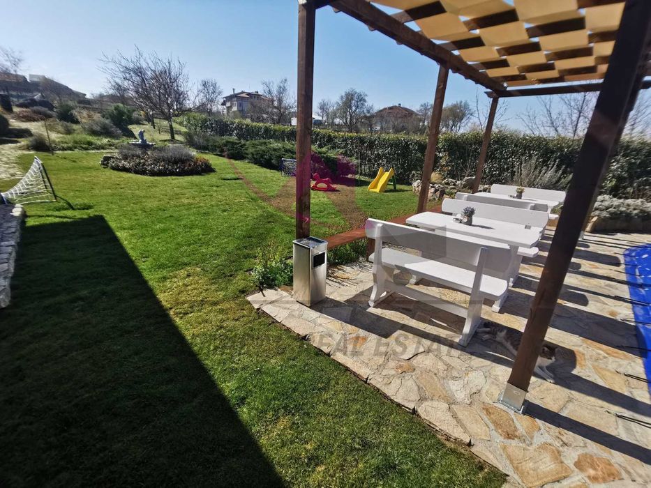 Дава се под наем Къща в с. Здравец, Област Варна - 420 кв.м за 2500 € - Снимка #7