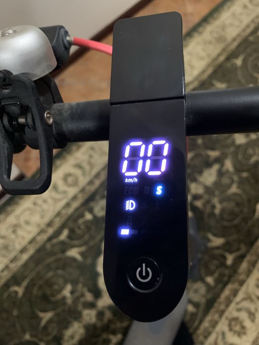 Продам электро самоакат xiaomi esential