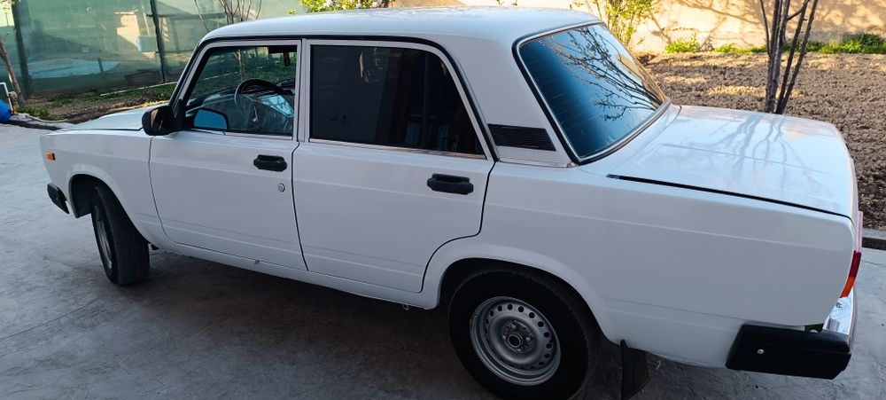 VAZ2107 sotiladi