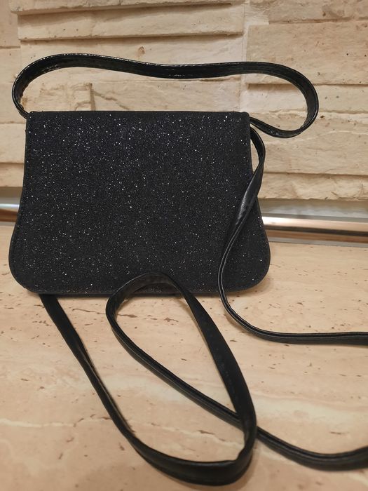 Gentute noi, tip postas, Genti de umar