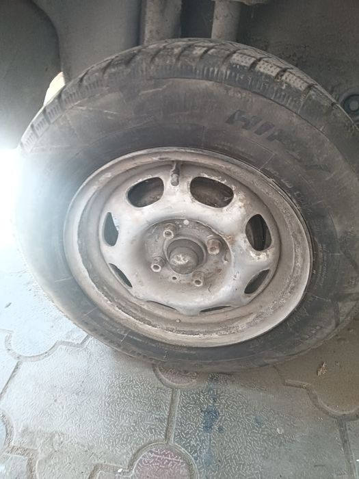 Продам резину лепучку 175/70/13R
