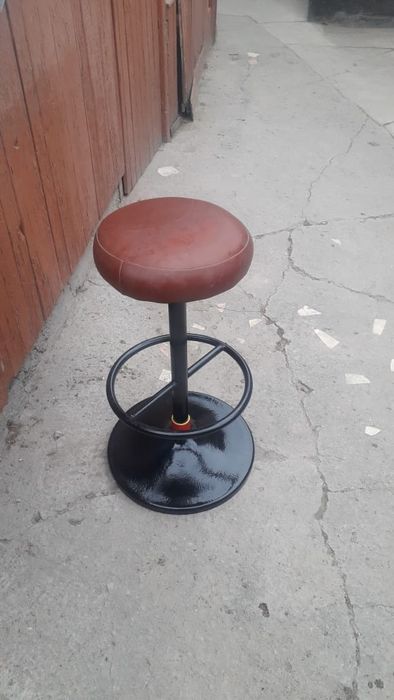 Стул для бара конкрет.
