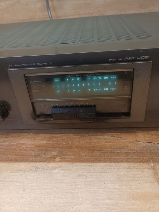 Akai am-u02 усилвател