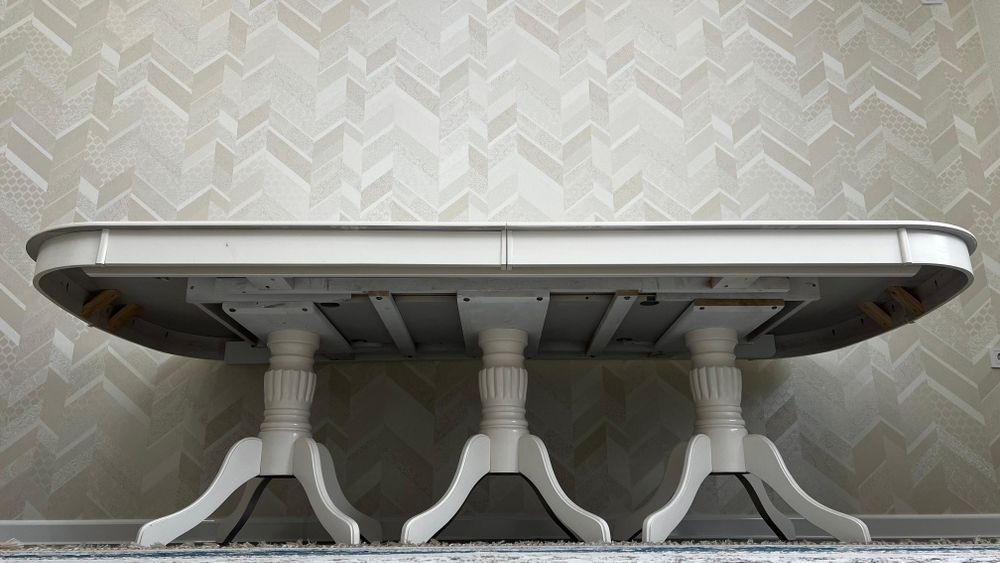 Обеденный стол Малайзия