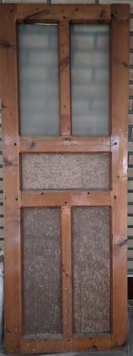 Продается дверь деревянная