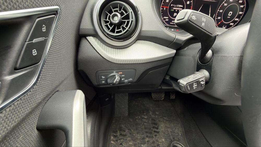 Audi Q2 S line..