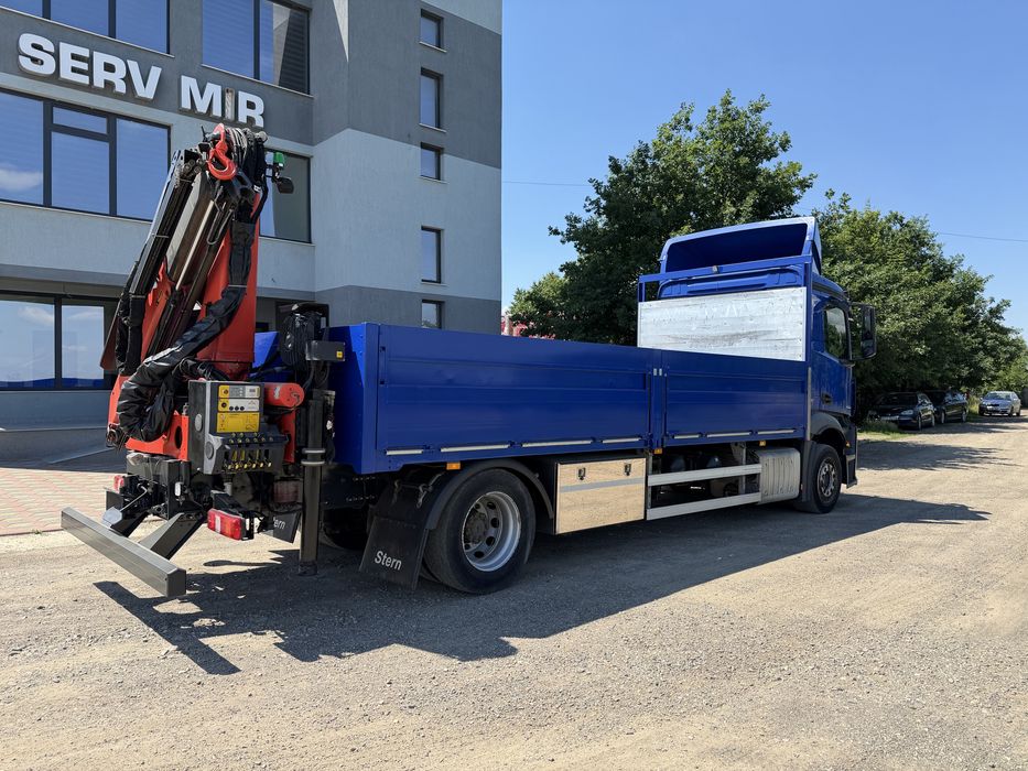 Mercedes Benz Antos 1833 cu macara PALFINGER PK13001K