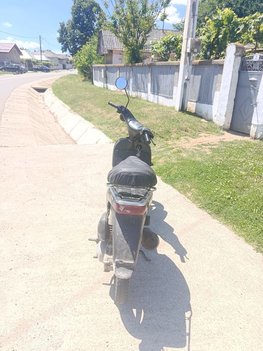 Vând scuter Piaggio free