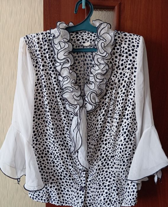 Продам платья очень много