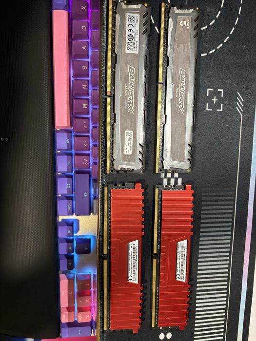 Kit Memorie RAM 16GB 2x8 DDR4 3200MHz Corsair + Crucial