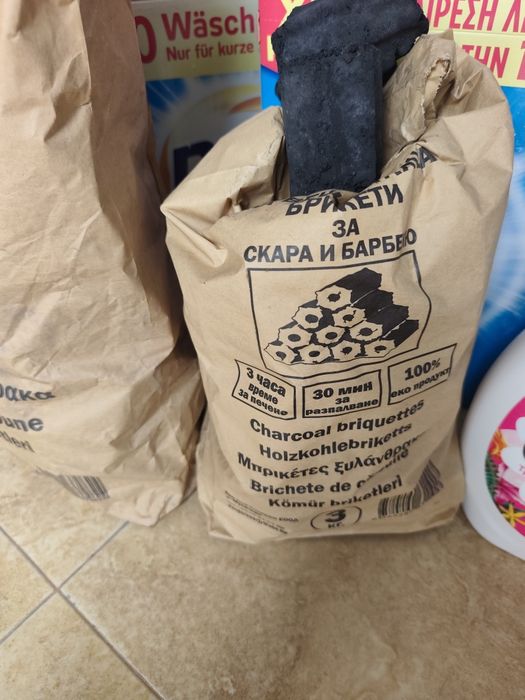Дървени въглища пресивани