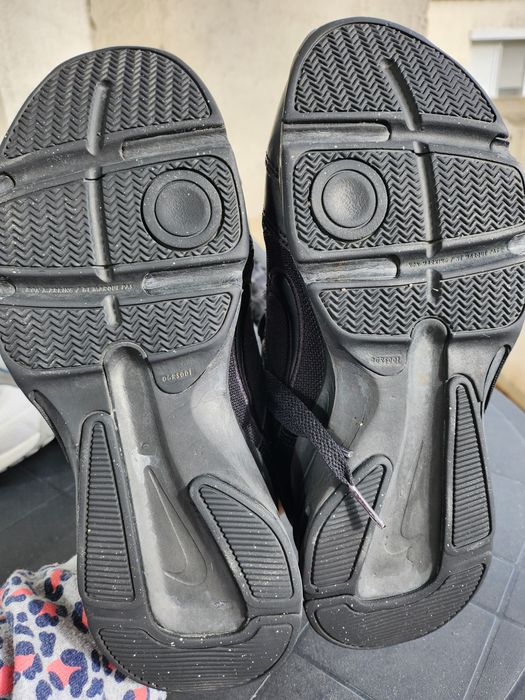 Оригинален Найк 42 номер.Без забележки 35 Евро носени много малко