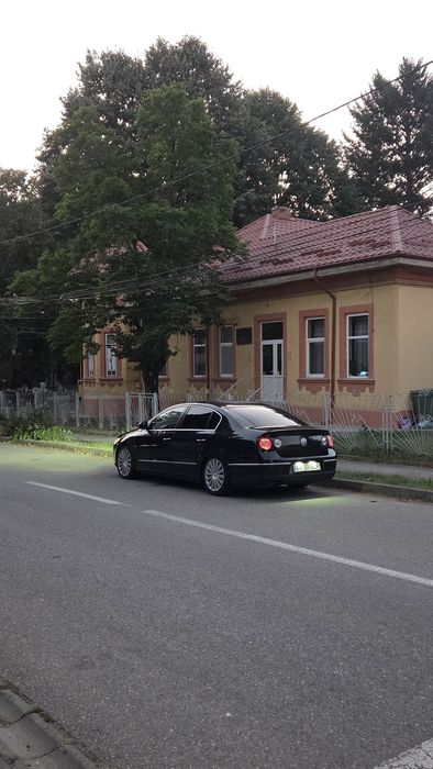 Vând Volkswagen Passat B6