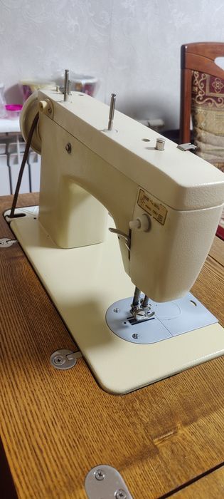 Швейная машинка Чайка 142М