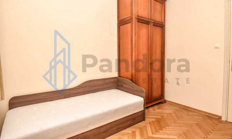 Дава се под наем Тристаен апартамент в София, Лозенец - 130 кв.м за 899 € - Снимка #2