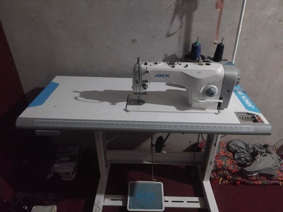 Tikuv mashinasi Jack f3