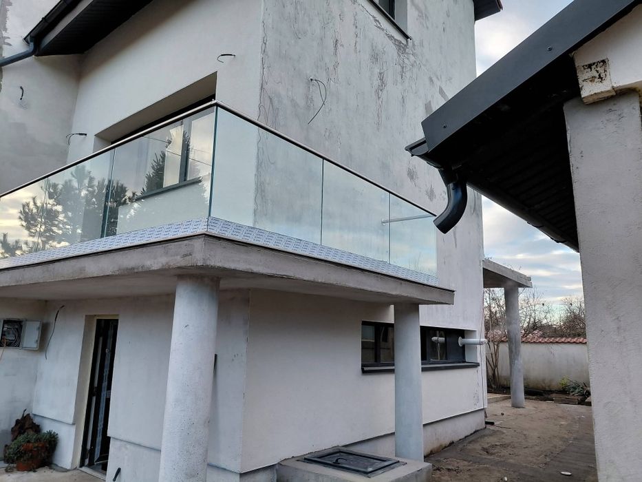 Cabine de dus, balustrade, compartimentari interioare, sticlă printata