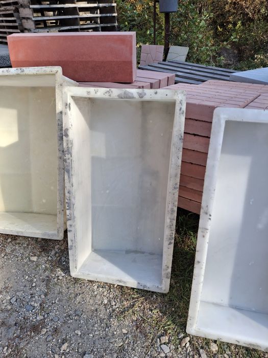 Продавам калъпи за бетонови изделия