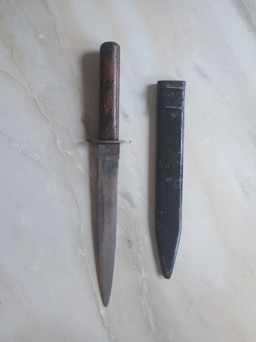 Baioneta. Pumnal tranșeu .