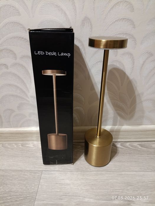 Настольная лед лампа