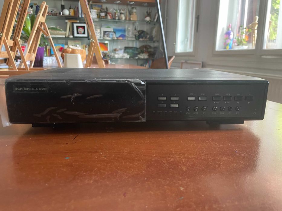 Vand DVR cu 4 canale, stare foarte buna, 120 lei negociabil