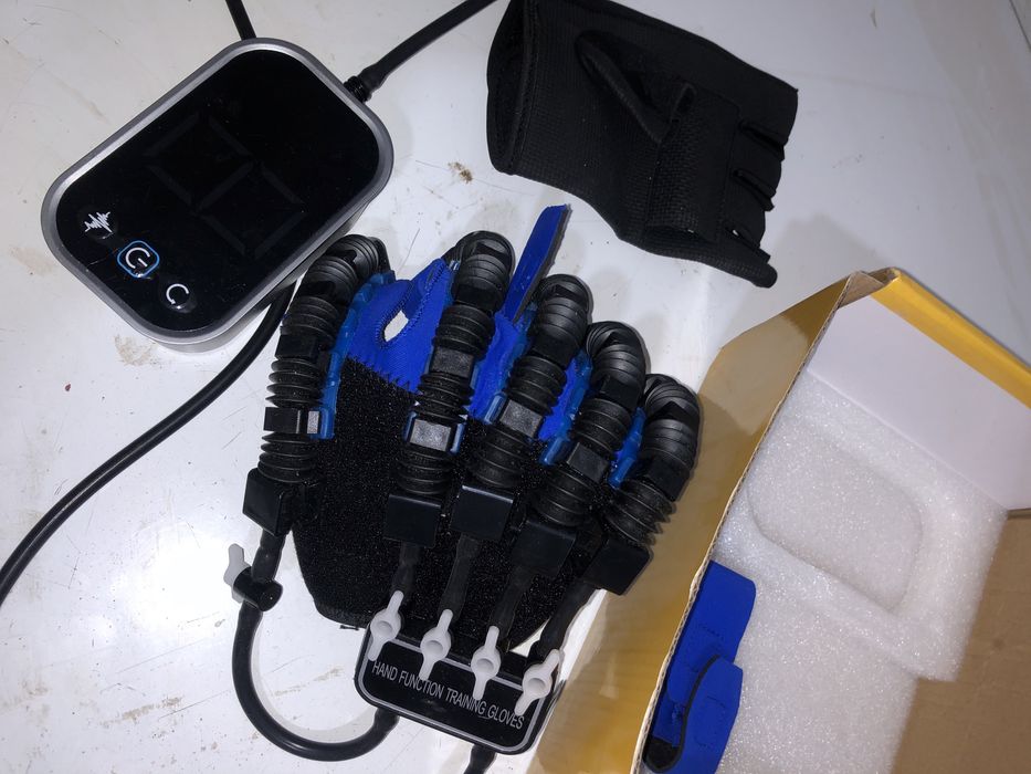 Перчатка для реабилитации руки