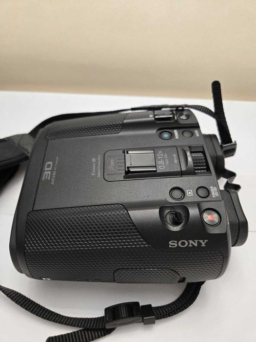 Sony DEV-50V — цифровой бинокль с Full HD видеозаписью