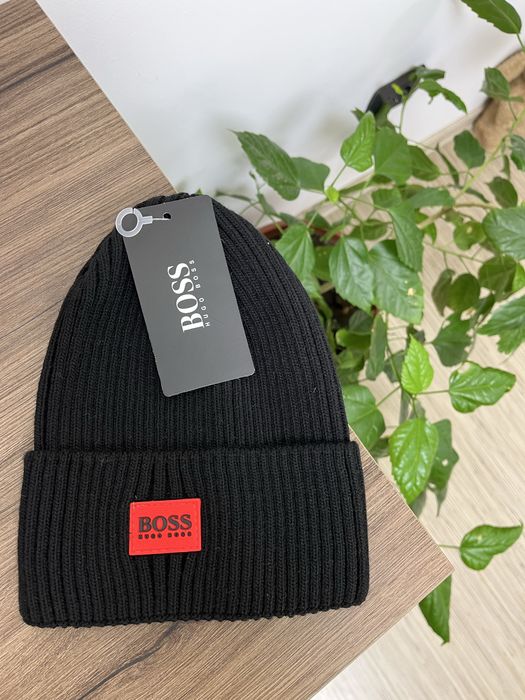 Caciula Hugo boss noua