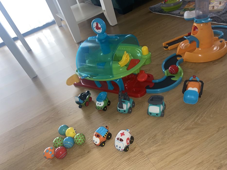 Trasee 2 seturi cu mașinuțe și biluțe