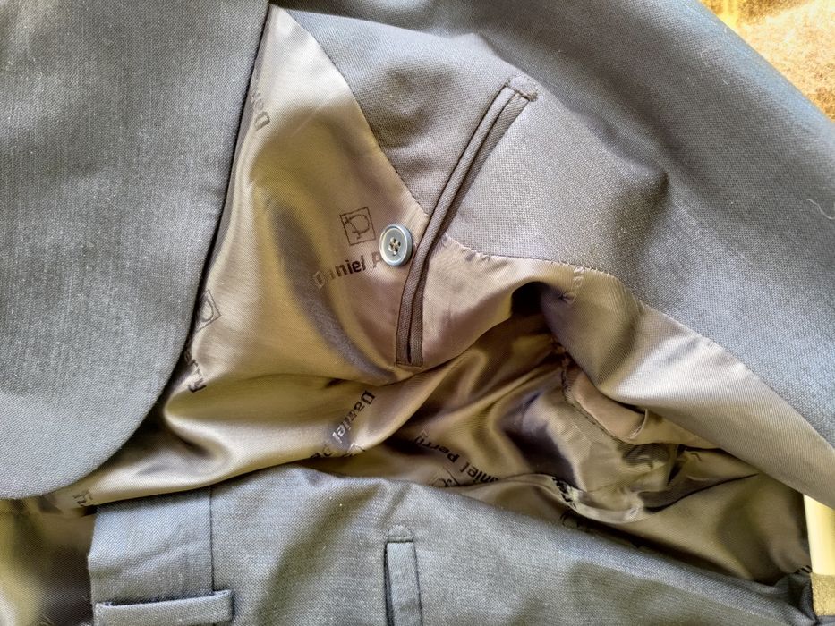 Абитуриентски или бизнес марков мъжки костюм Nikola Gioka  + подарък